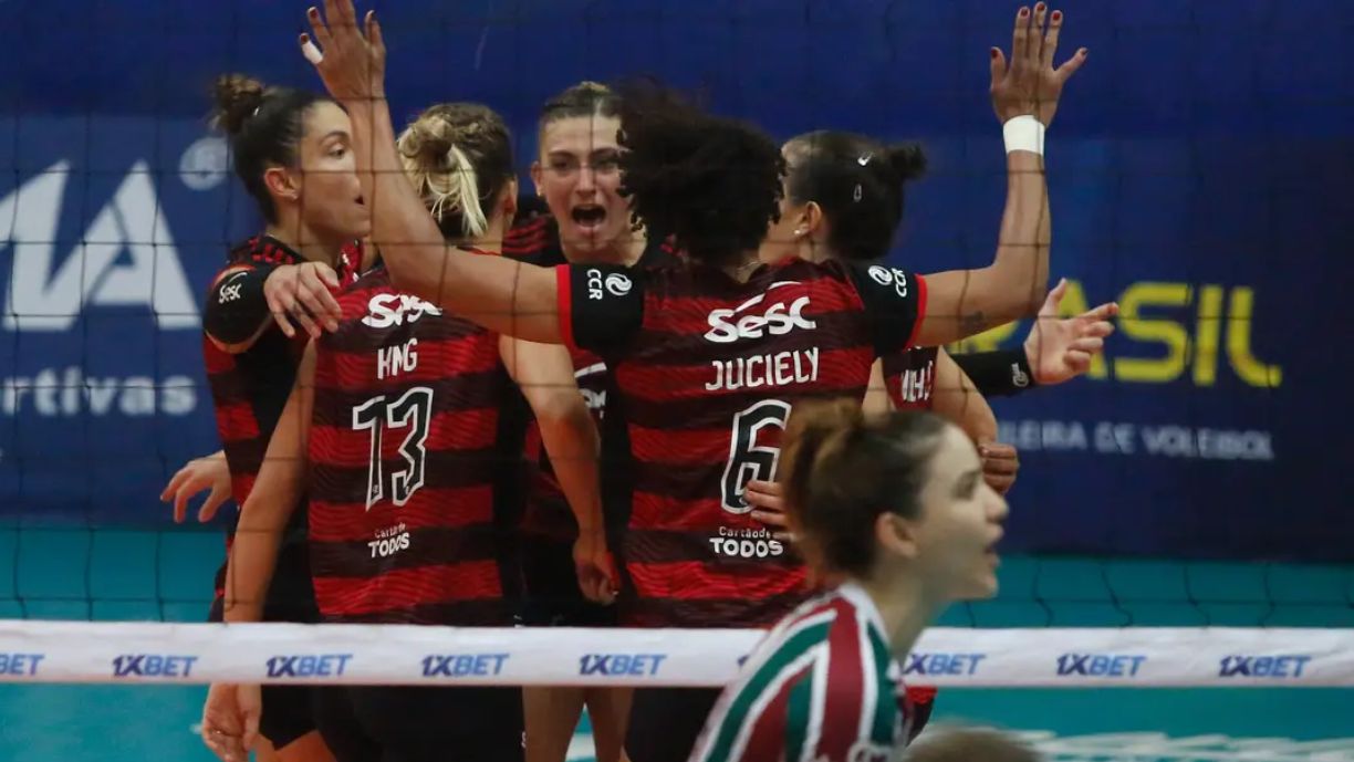 ATLETAS DO SESC FLAMENGO SE PREPARAM PARA JOGO DECISIVO PELA SUPERLIGA FEMININA DE VÔLEI